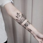 Black outline flower tattoo with a empty space in the center