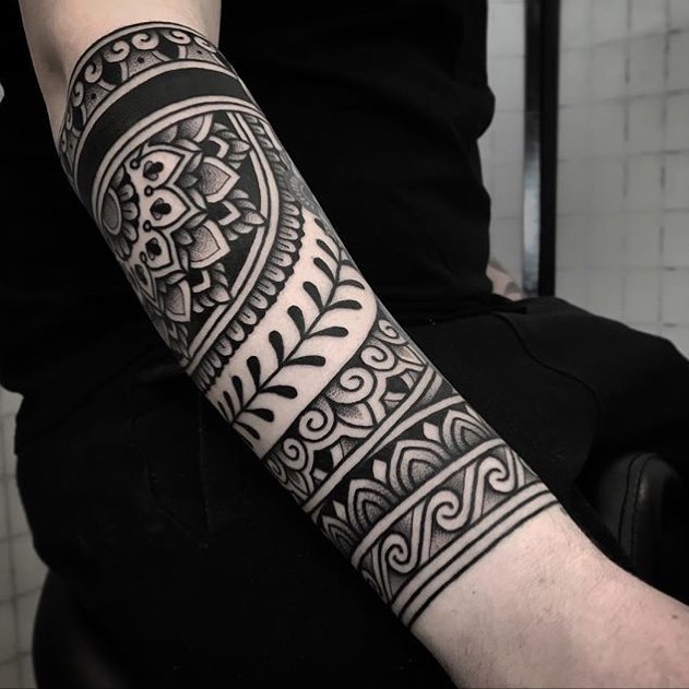 Black pattern tattoo on the forearm 