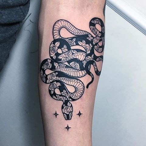 Black Snake Tattoo Design On The Shoulder : r/Tattoodesign