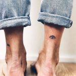 Eye tattoo on the leg