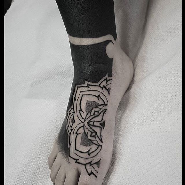 Black rose tattoo on the right foot 