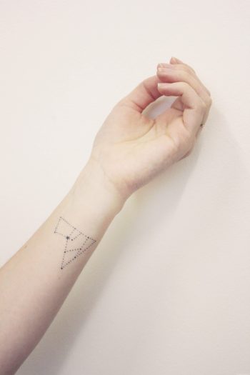Geometric dotted lines tattoo