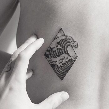 The great wave in a rhombus tatto