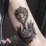 Traditional style hourglass tattoo