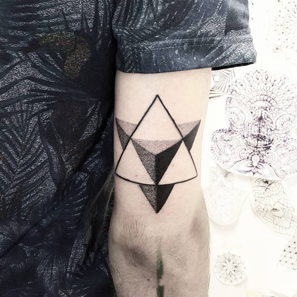 Dotwork 3d triangle tattoo