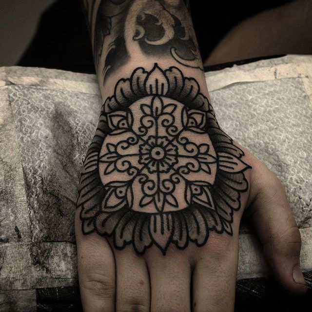 Ornamental tattoo on the right hand