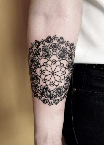 Simple black mandala