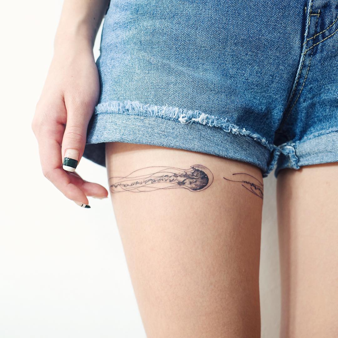 Jellyfish tattoo around the thigh