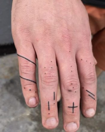 Lines and dots on fingers