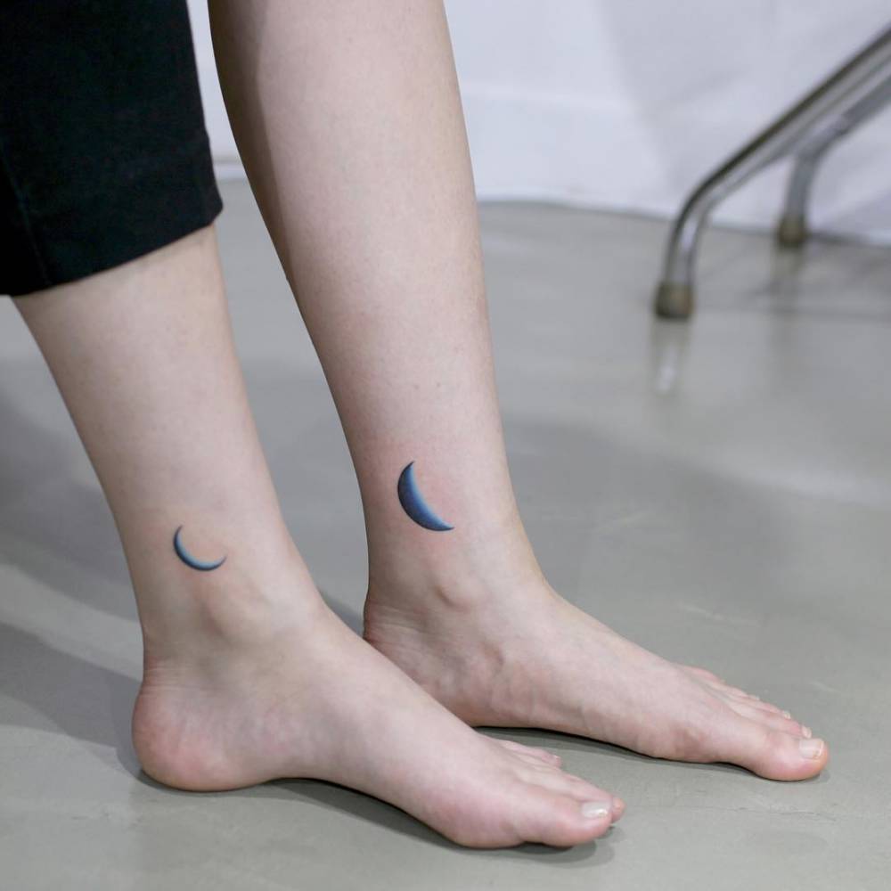 Matching Crescent Moon Temporary Tattoo (Set of 3+3) | Little tattoos, Tiny  tattoos, Small tattoos