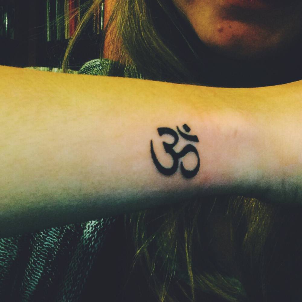Buy Om Symbol Tattoo set of 2 Om Temporary Tattoo / Religious Temporary  Tattoo / Om Symbol Temporary Tattoo / Hindu / Buddhism / Yoga Tattoo Online  in India - Etsy