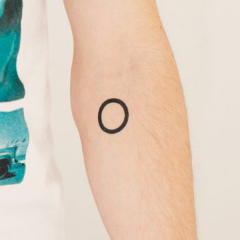 Black simple circle tattoo