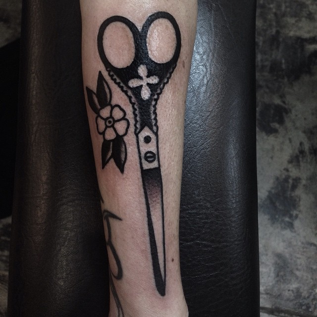 Blackwork scissors tattoo
