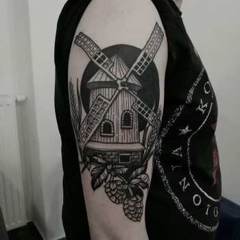 Blackwork mill tattoo