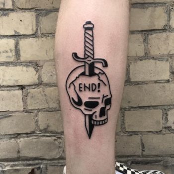 Dagger stabbed skull