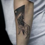 Howling half realistic half geometric wolf tattoo