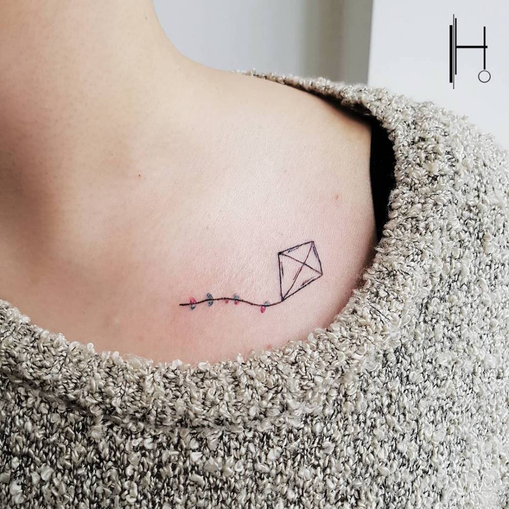 Little kite tattoo on the clavicle