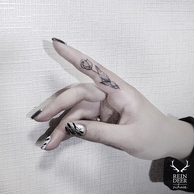 Black tulip tattoo on the finger