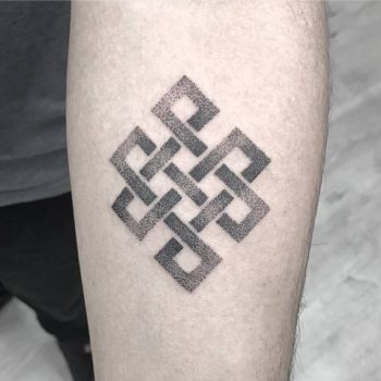 Dotwork endless knot tattoo by bob queiroz