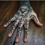 Black tattoos on fingers by andre castcovil