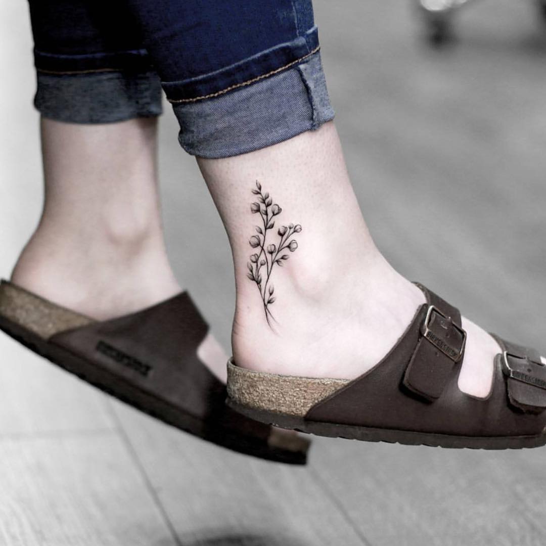 Floral piece on the ankle by stella