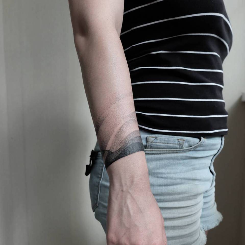Gradient armband tattoo