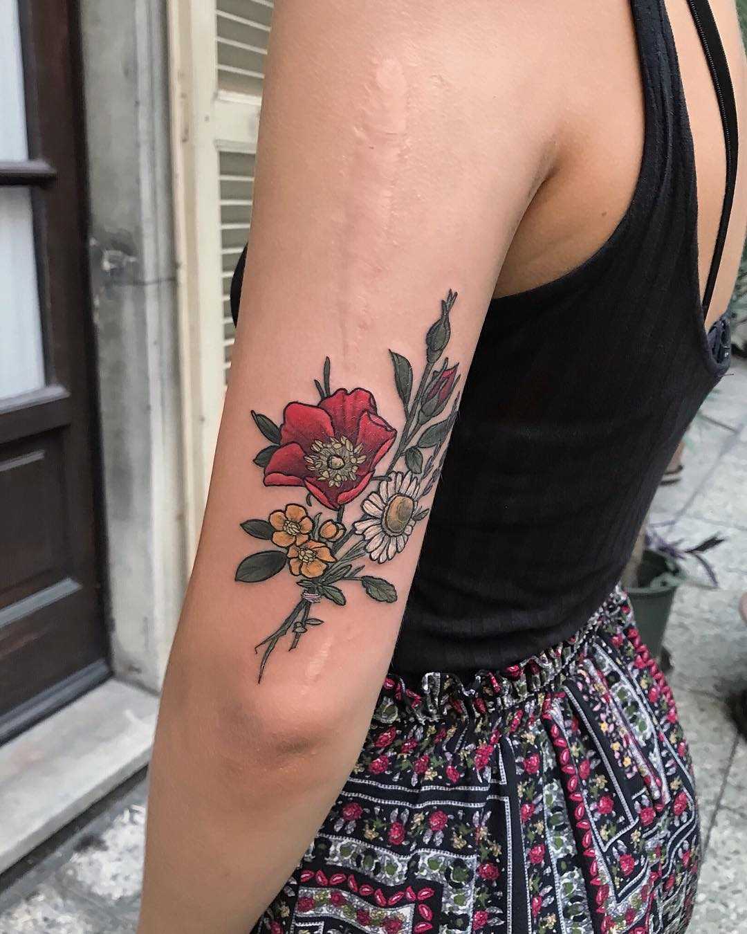 Fineline Buttercup Tattoo | Buttercup tattoo, Flower thigh tattoos,  Lavender tattoo