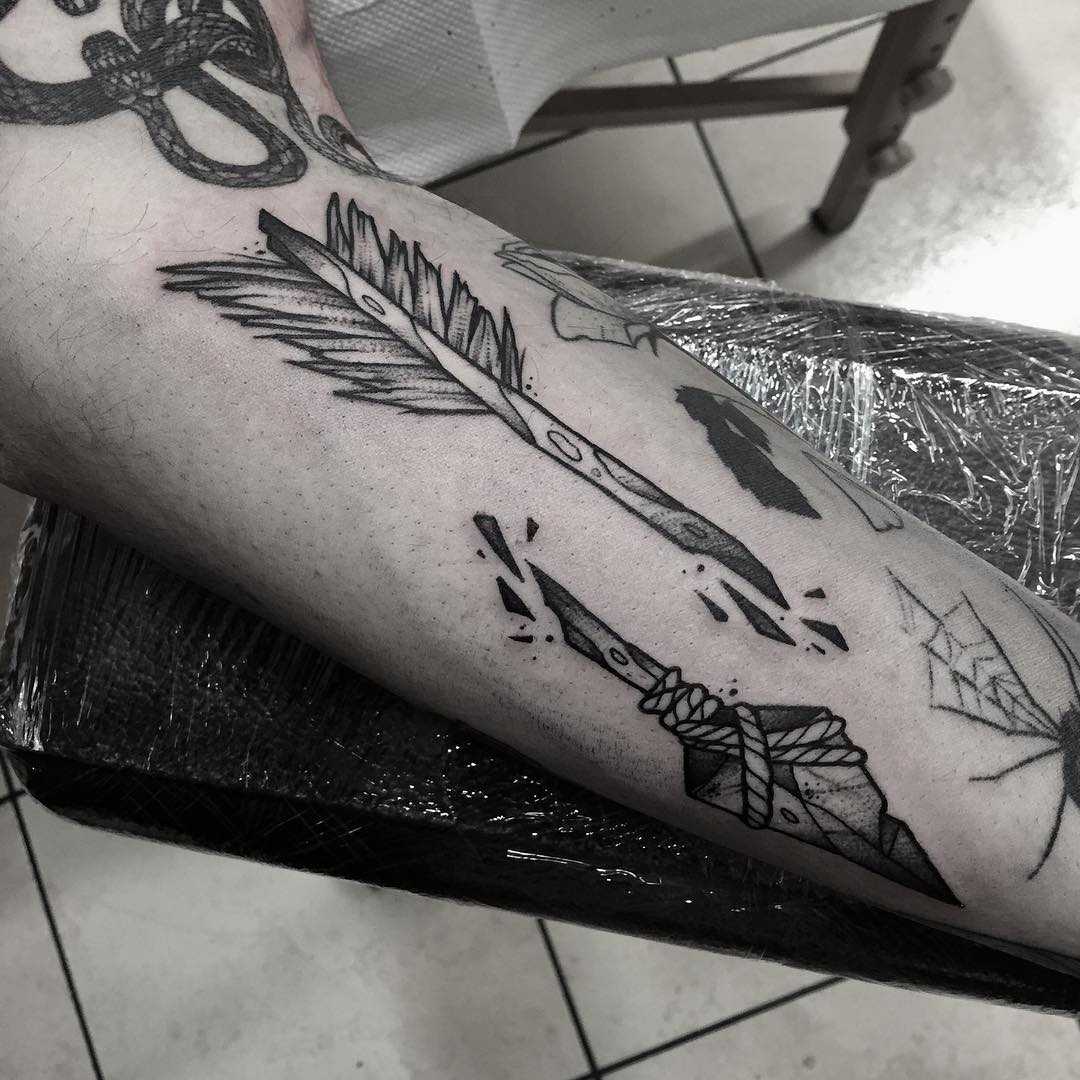Broken arrow tattoo on the forearm 