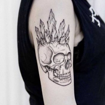 Crystals and skull by Uls Metzger