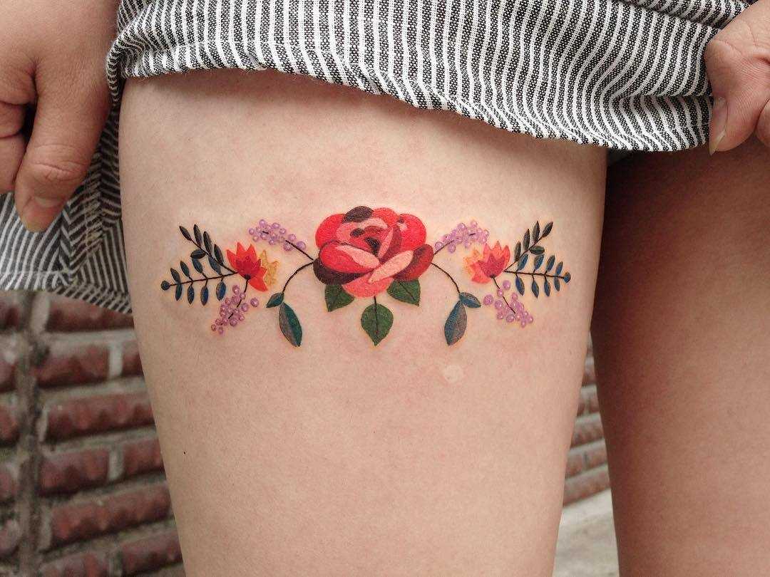 Floral piece on the right thigh