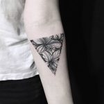 Floral triangle by dary lis