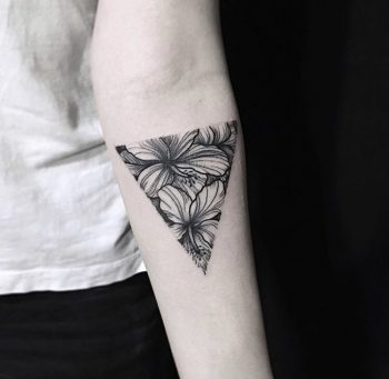 Floral triangle by dary lis