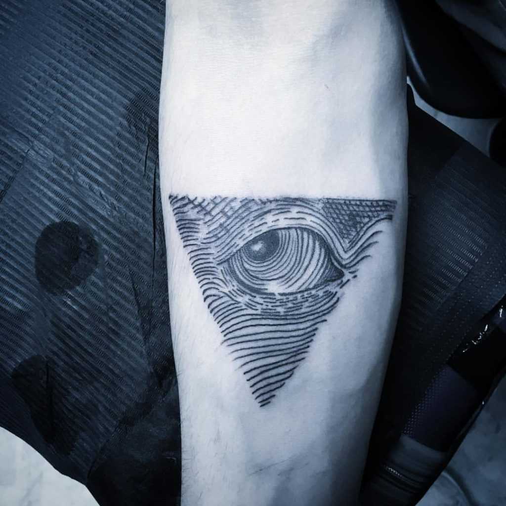 Linear triangle eye tattoo