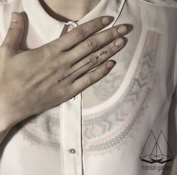 Mini tattoo on a finger by Artist Mentat Gamze