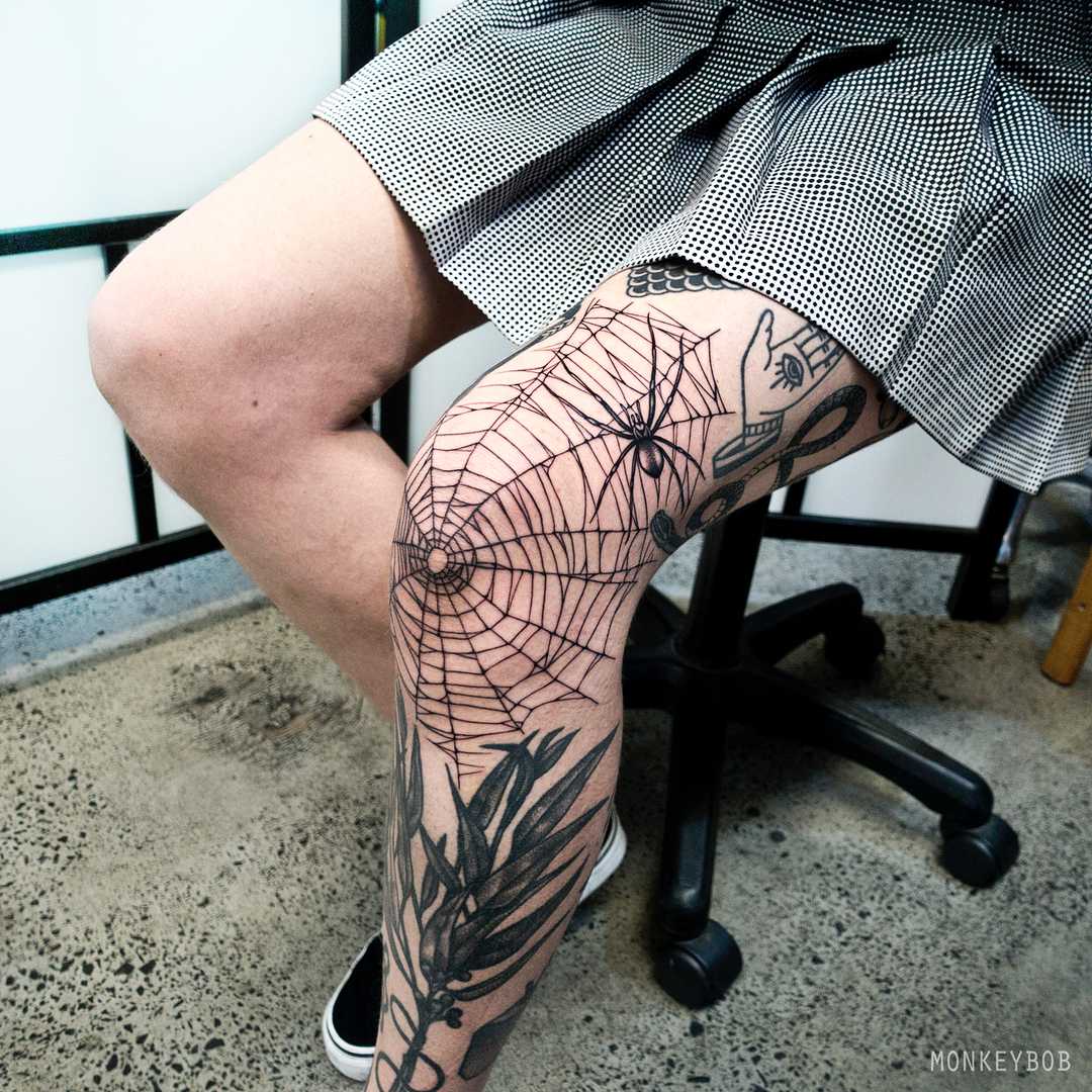 Spider web tattoo on the knee 