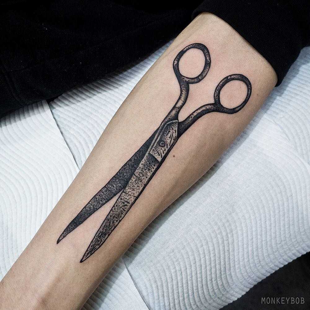 Vintage scissors tattoo