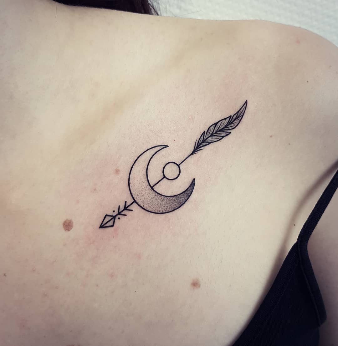 Arrow and moon tattoo inked on the left clavicle bone. 