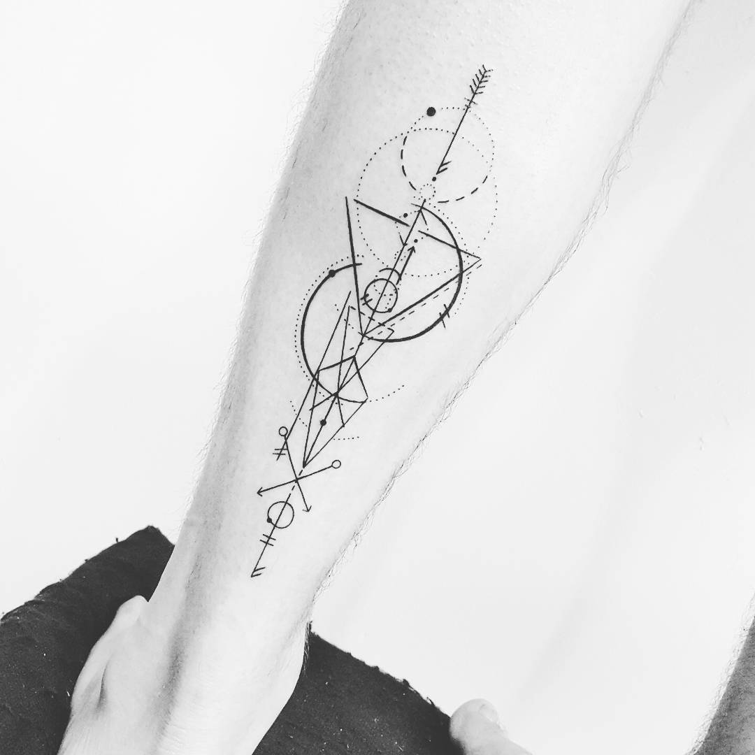 Geometric arrow tattoo by Noam Yona Tattoos