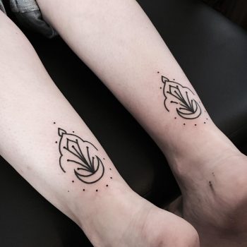 Matching ornaments on both calves