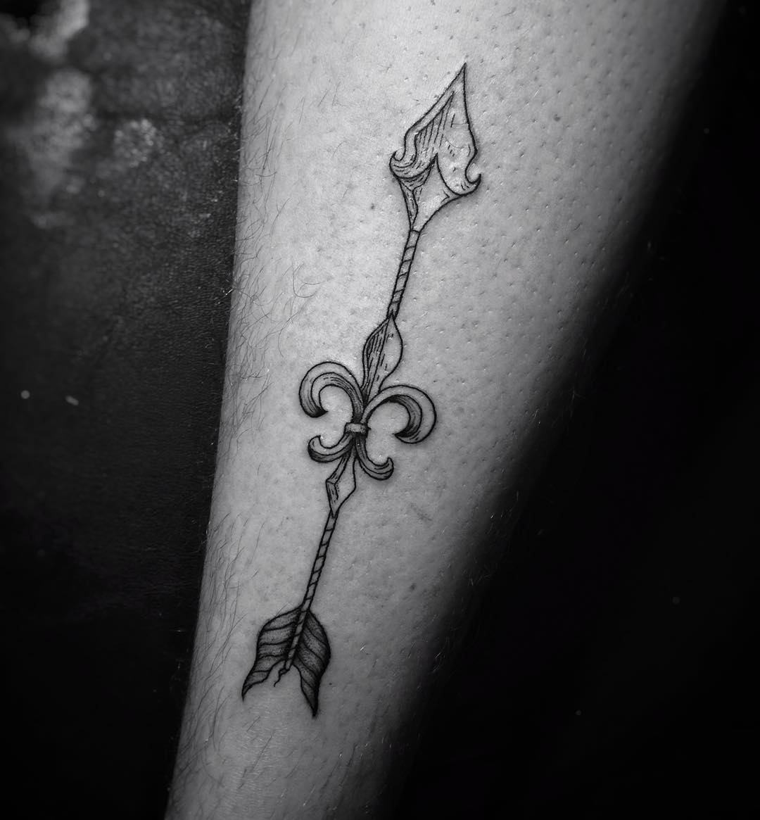 Arrow with fleur-de-lis tattoo