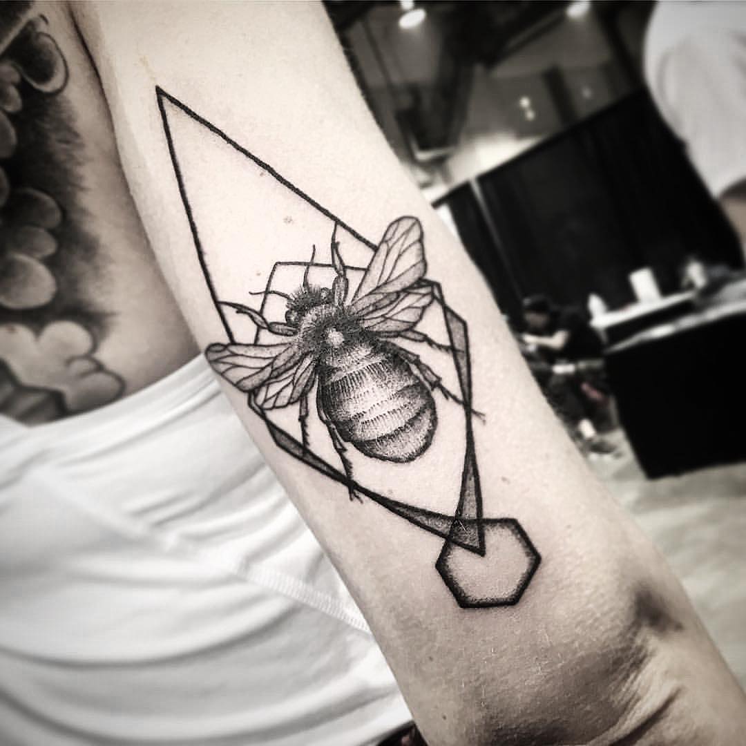Bee tattoo by Unkle Gregory
