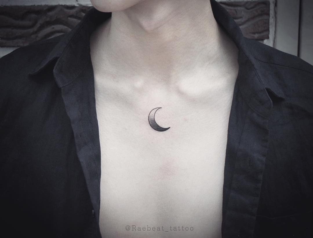 Moon on the chest by Rae Beat