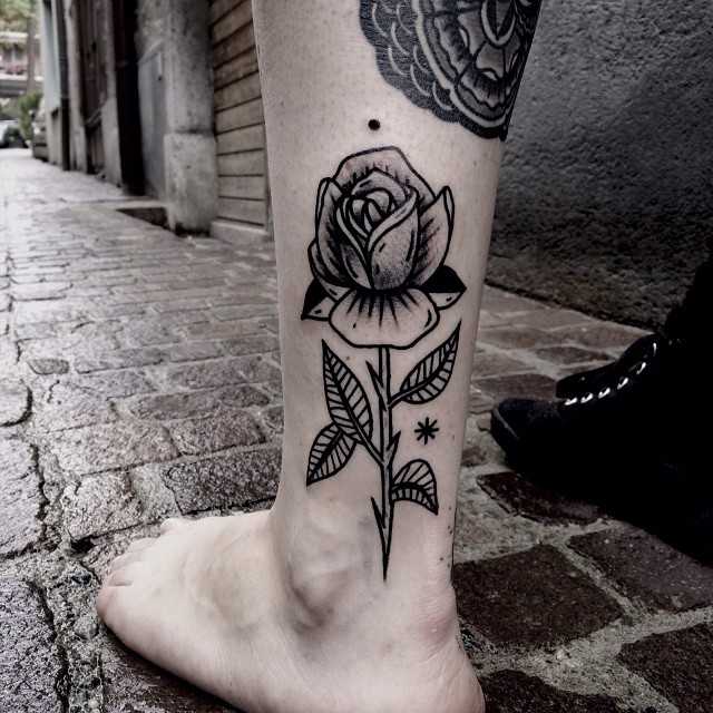 Old rose by Matik Tattoo