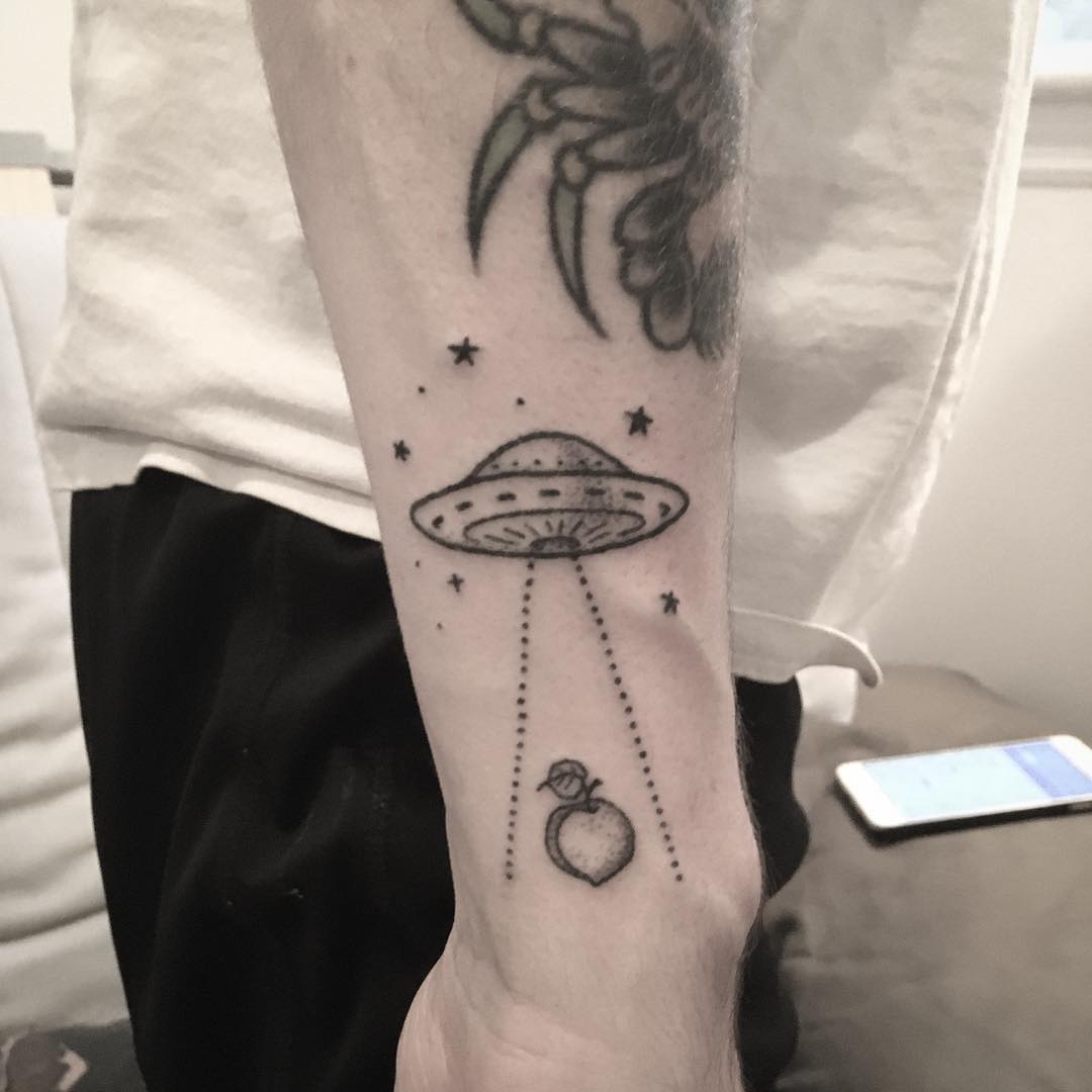 Alien Abduction Small Tattoo PNG Transparent SVG Vector | OnlyGFX.com