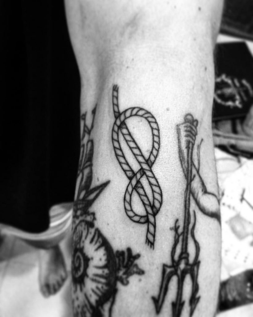 Simple knot tattoo