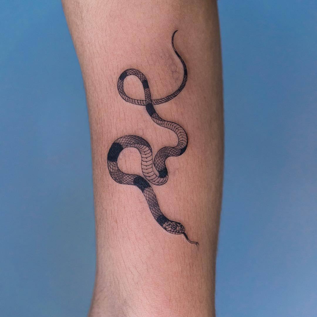 Simple snake by Oozy Tattoo