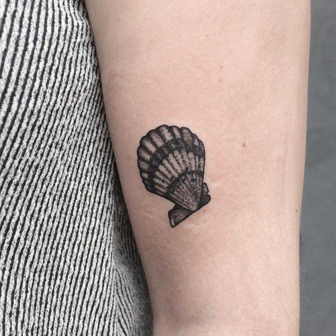 Small shell tattoo by Roald Vd Broek