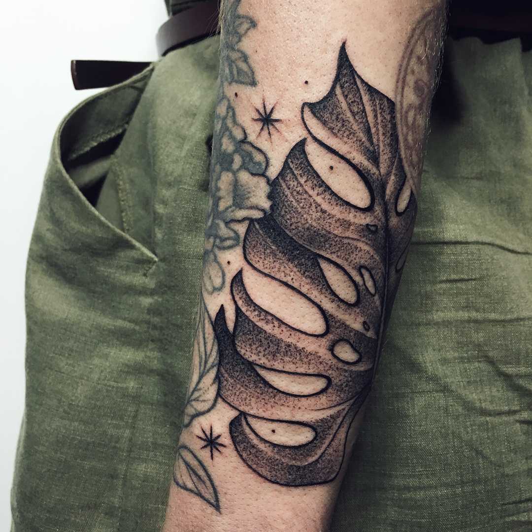 Blackwork monstera leaf by Sasha Tattooing