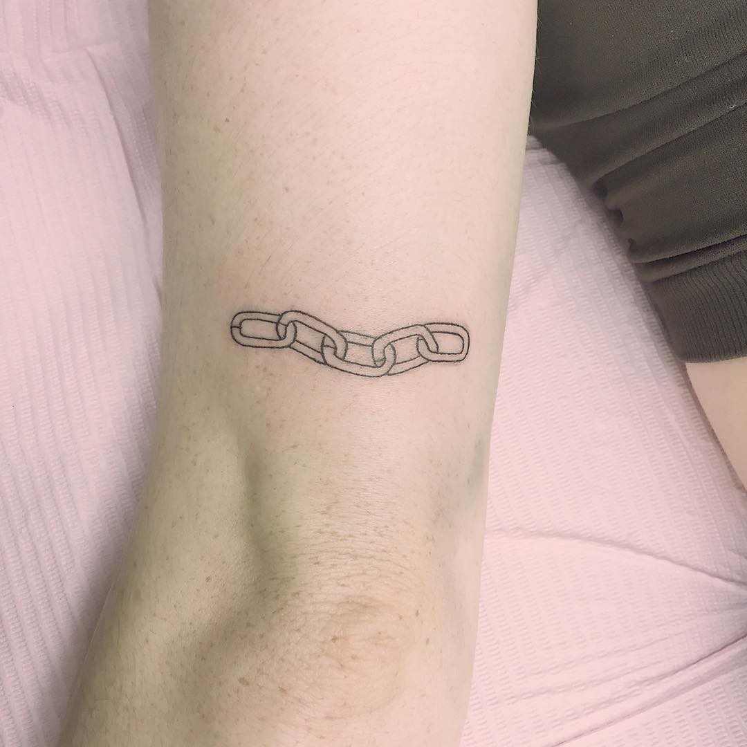 Chain link tattoo by Jen Wong