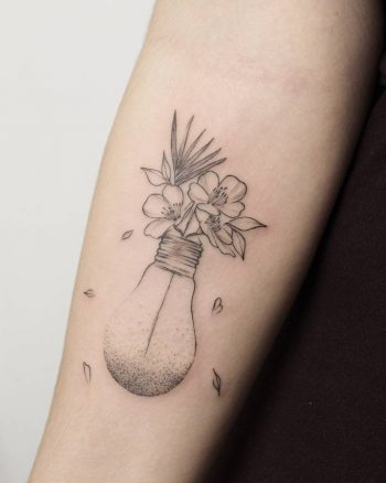 Floral lightbulb tattoo by Maril Oil Ilustration